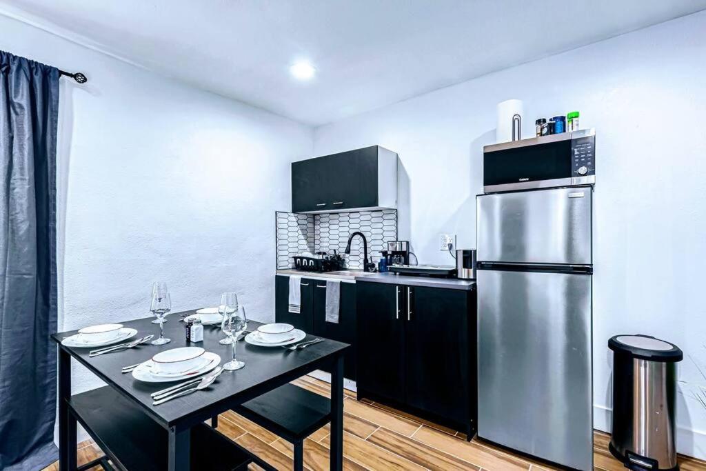 Phoenix Retreat - 1 Bedroom King Suite With 2 Smart Tvs - 10 Min From Airp - Unit B Exteriér fotografie
