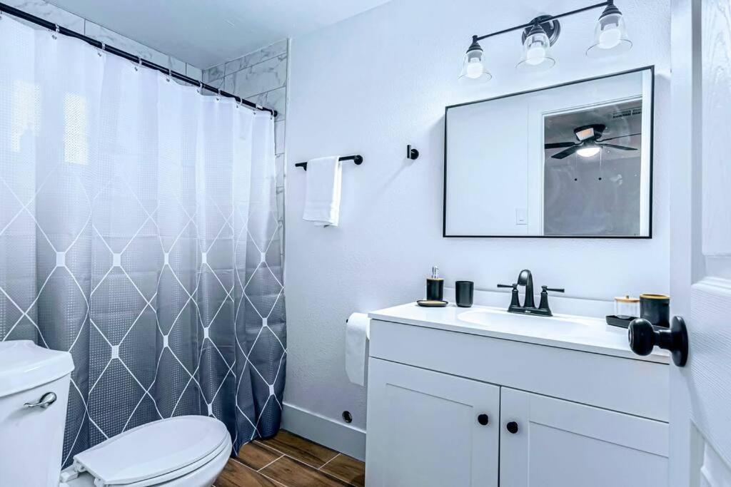 Phoenix Retreat - 1 Bedroom King Suite With 2 Smart Tvs - 10 Min From Airp - Unit B Exteriér fotografie