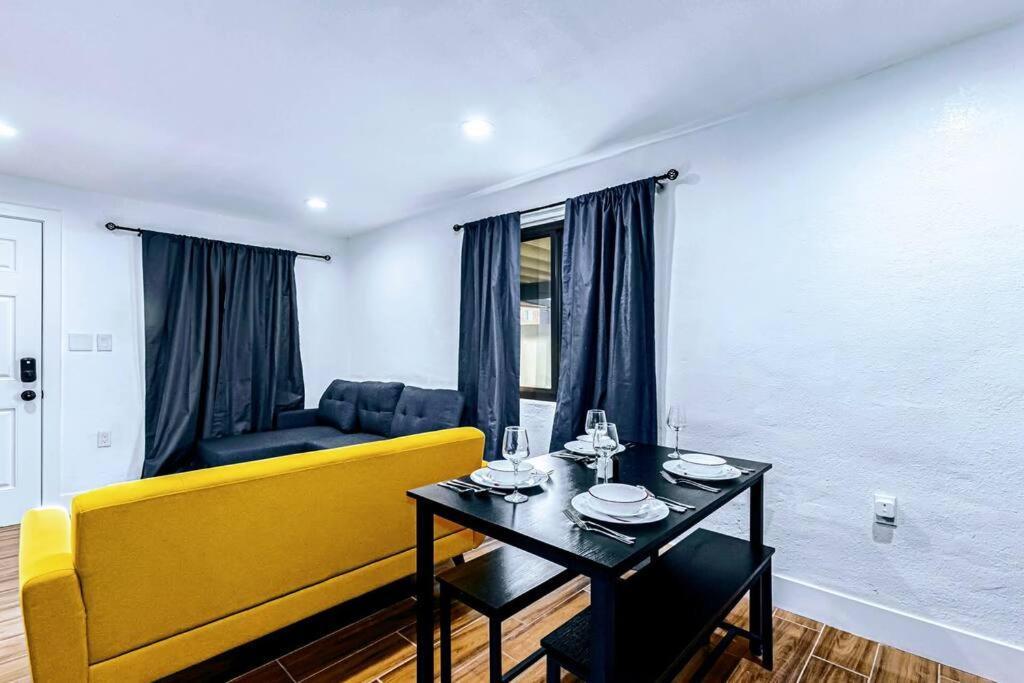Phoenix Retreat - 1 Bedroom King Suite With 2 Smart Tvs - 10 Min From Airp - Unit B Exteriér fotografie